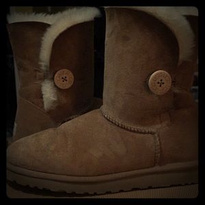 Used UGG Bailey Boots. Size 9. Chestnut.